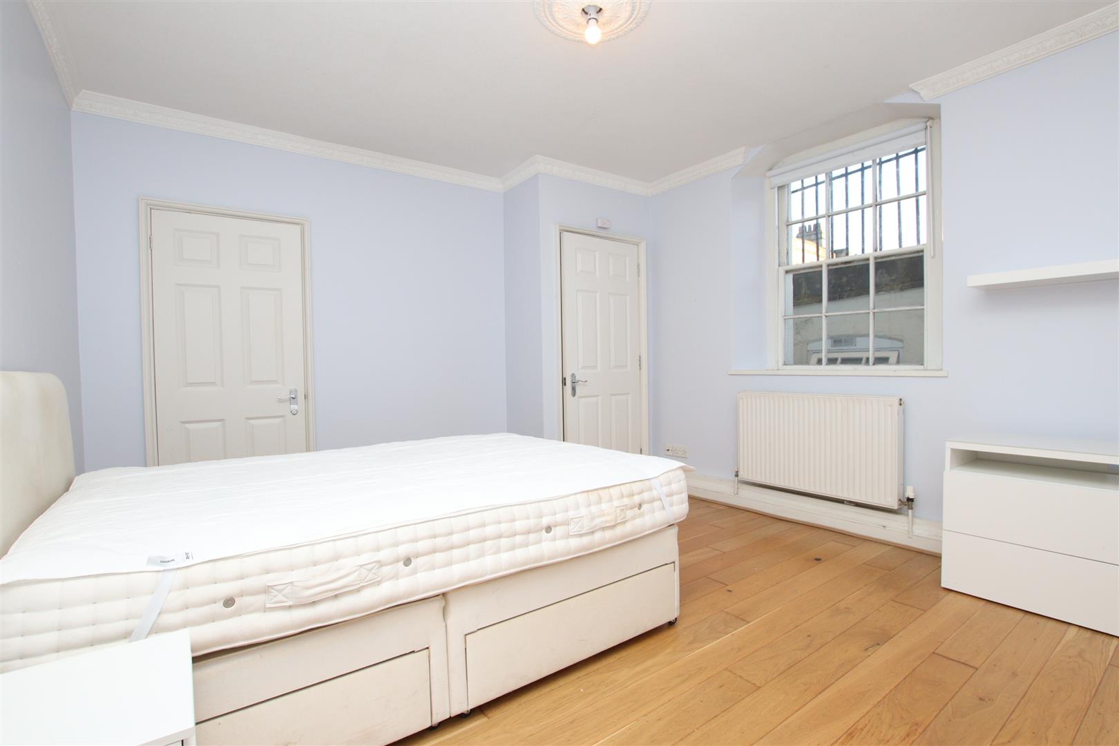 Walcot Parade, Walcot, BA1